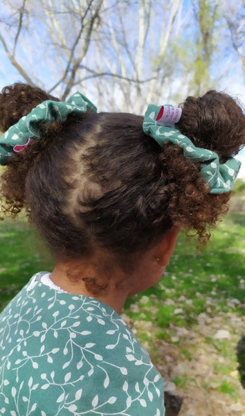 scrunchies color menta estampado florecillas
