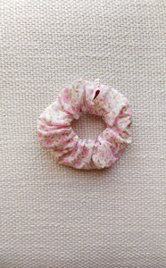 Scrunchie estampado florecillas pastel