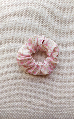 Scrunchie estampado florecillas pastel