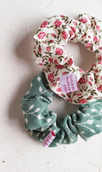 Scrunchie menta estampado floral